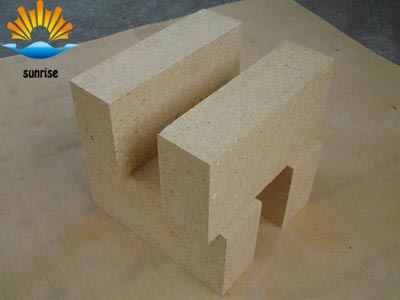 What is the performance and use of high alumina bricks?